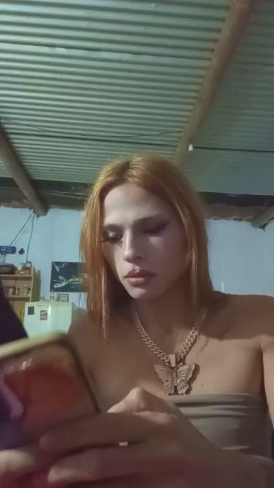 Emi_tuhembra live cam on Cam4