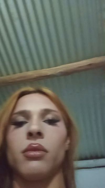 Emi_tuhembra live cam on Cam4
