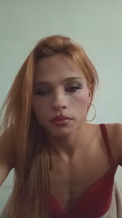 Emi_tuhembra live cam on Cam4