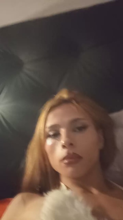 Emi_tuhembra live cam on Cam4