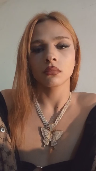 Emi_tuhembra live cam on Cam4
