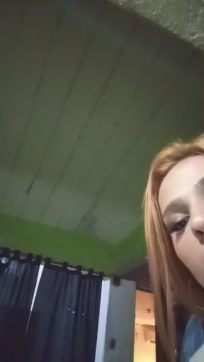Emi_tuhembra live cam on Cam4