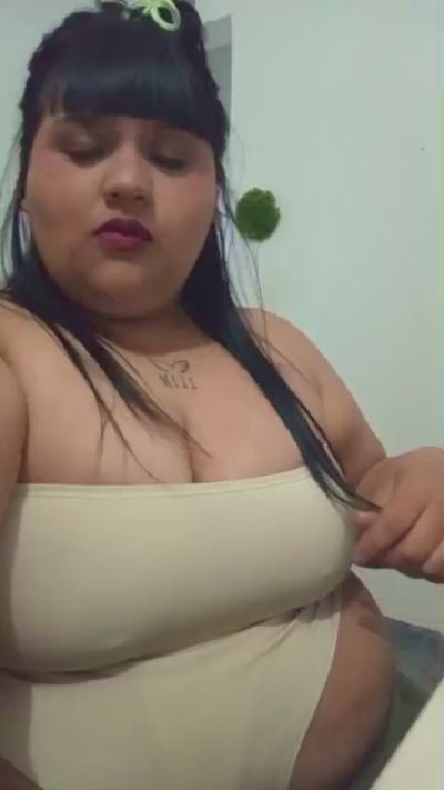 Emi_tuhembra live cam on Cam4