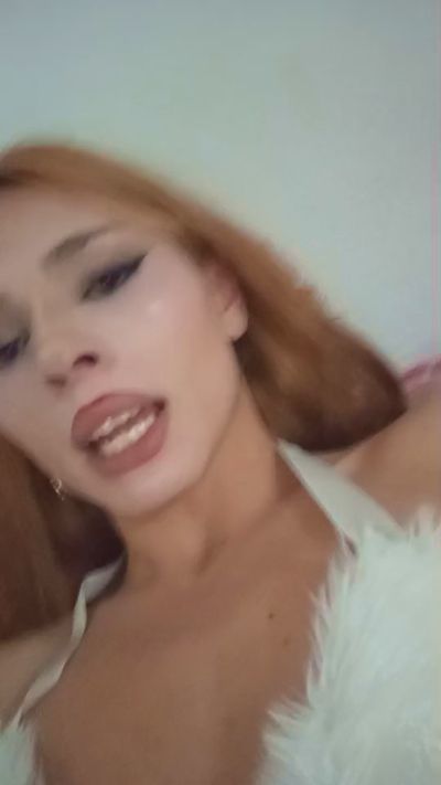 Emi_tuhembra live cam on Cam4