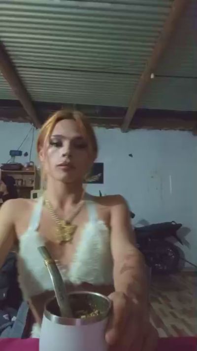 Emi_tuhembra live cam on Cam4