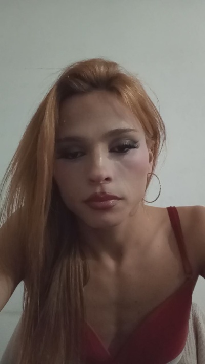 Emi_tuhembra live cam on Cam4