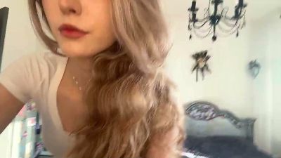 EmikoVlcek live cam on Cam4