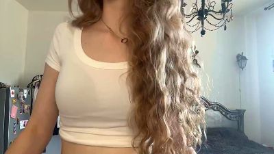 EmikoVlcek live cam on Cam4