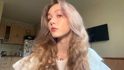 EmikoVlcek live cam on Cam4