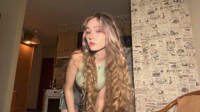 EmikoVlcek live cam on Cam4
