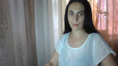 Emilia55 live cam on Cam4