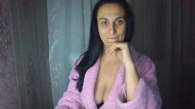 Emilia55 live cam on Cam4