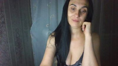Emilia55 live cam on Cam4