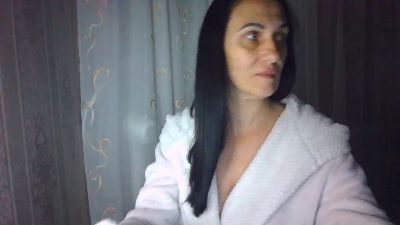 Emilia55 live cam on Cam4