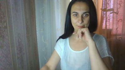 Emilia55 live cam on Cam4