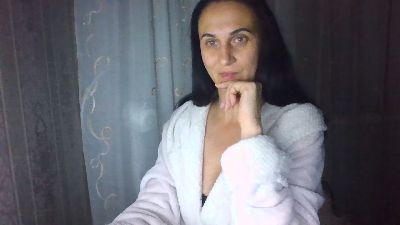 Emilia55 live cam on Cam4