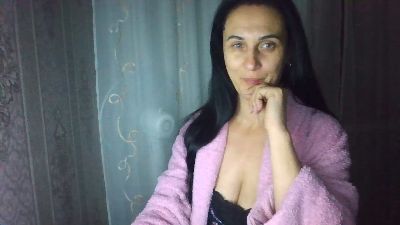 Emilia55 live cam on Cam4