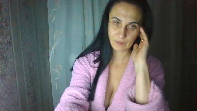 Emilia55 live cam on Cam4
