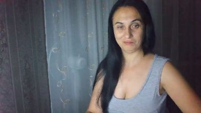 Emilia55 live cam on Cam4
