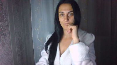 Emilia55 live cam on Cam4