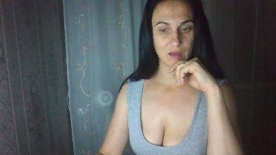 Emilia55 live cam on Cam4