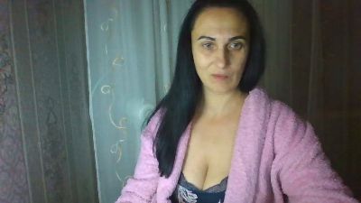 Emilia55 live cam on Cam4