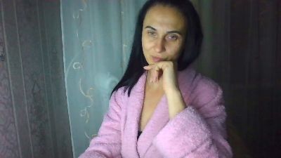 Emilia55 live cam on Cam4