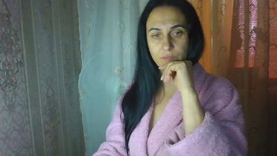 Emilia55 live cam on Cam4