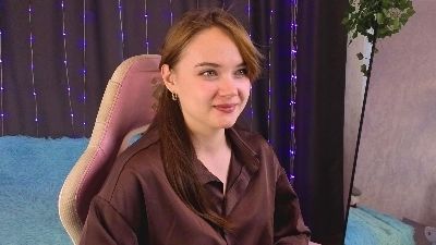 EmilieMollo live cam on Cam4