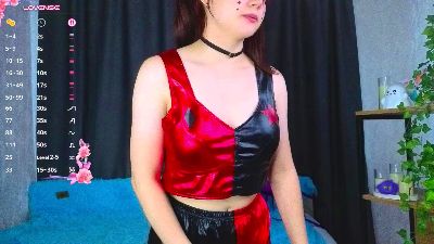 EmilieMollo live cam on Cam4