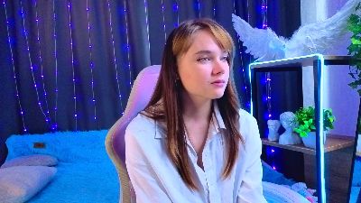 EmilieMollo live cam on Cam4
