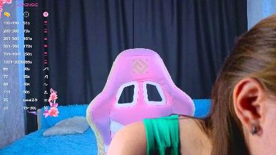 EmilieMollo live cam on Cam4