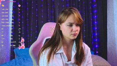 EmilieMollo live cam on Cam4