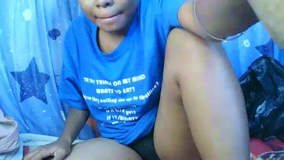 Emilienne02 live cam on Cam4