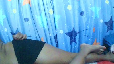 Emilienne02 live cam on Cam4