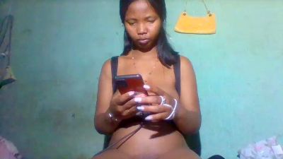 Emillie60 live cam on Cam4