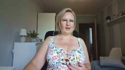 EmillyLove live cam on Cam4