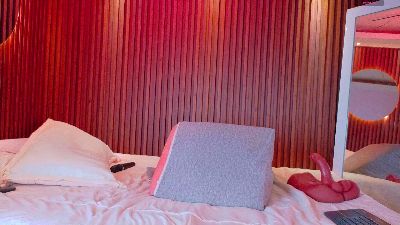 EmilyRoberts1 live cam on Cam4