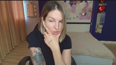EmilyWalkeri live cam on Cam4