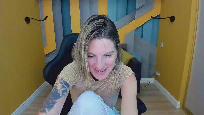 EmilyWalkeri live cam on Cam4