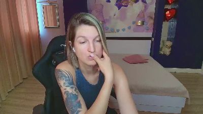 EmilyWalkeri live cam on Cam4