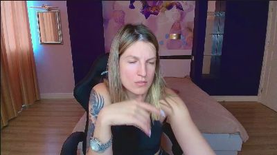 EmilyWalkeri live cam on Cam4