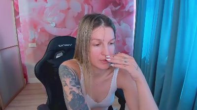 EmilyWalkeri live cam on Cam4