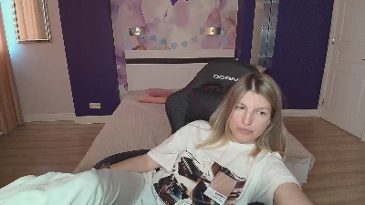 EmilyWalkeri live cam on Cam4