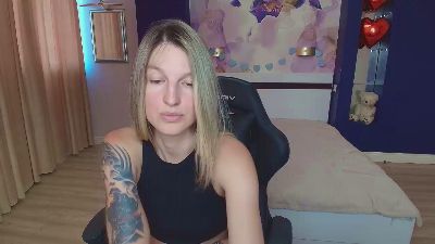 EmilyWalkeri live cam on Cam4
