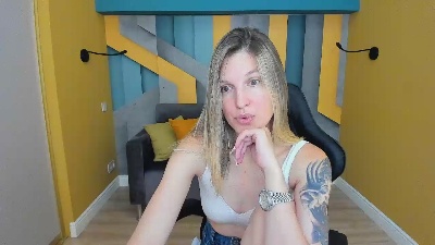 EmilyWalkeri live cam on Cam4