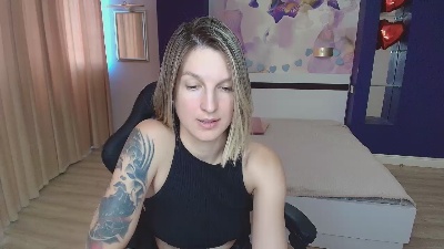 EmilyWalkeri live cam on Cam4