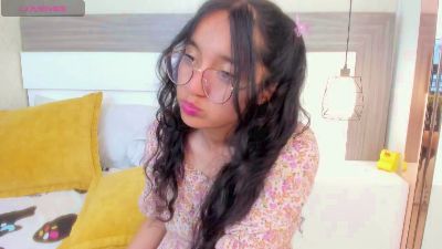 Emilyblussh live cam on Cam4