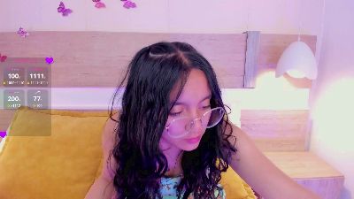 Emilyblussh live cam on Cam4