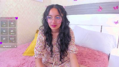 Emilyblussh live cam on Cam4